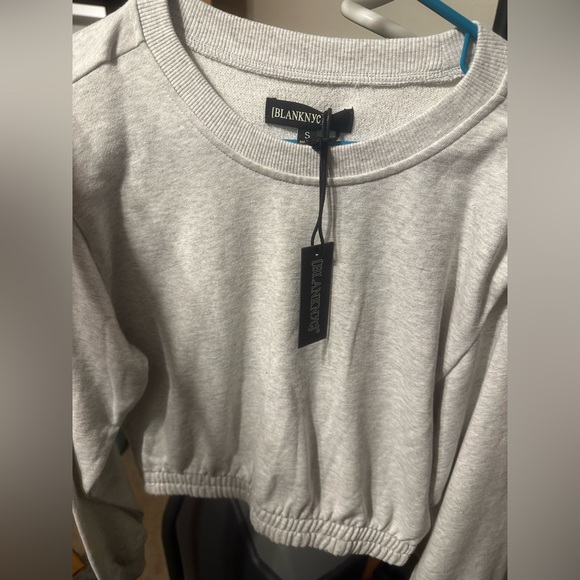 NWT [BLANKNYC] womens Cropped Basic Sweatshirt With Elastic Waistband - Picture 6 of 9